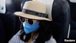 Một nữ hành khách người Việt trên một chuyến bay nội địa của Bamboo Airways.