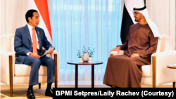 Presiden Joko Widodo dalam pertemuan bilateral dengan Putra Mahkota Abu Dhabi Mohammed Bin Zayed Al Nahyan, di Istana Al-Shatie, Abu Dhabi, Rabu, 3 November 2021. (Foto: Courtesy/BPMI Setpres/Laily Rachev)