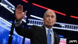 Michael Bloomberg na debati demokrata, dok je još učestvovao u trci za predsjedničkog kandidata