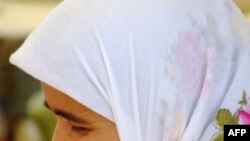 Một phụ nữ Thổ Nhĩ Kỳ trong chiếc khăn quàng đầu