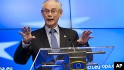 ທ່ານ Herman Van Rompuy ປະທານສະພາປົກຄອງຂອງ EU ມີຄວາມເຫັນຕໍ່ກອງປະຊຸມສຸດຍອດ ຂອງອີຢູ ທີ່ນະຄອນຫລວງ Brussels ຂອງປະເທດເບັນຢ້ຽມ ໃນວັນສຸກ ທີ 14 ທັນວາ 2012. 