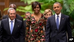 President Barack Obama, right, and first lady Michelle arrive for a state dinner with Cuba's President Raul Castro, left, at the Palace of the Revolution in Havana, March 21, 2016.