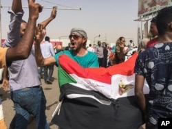 Sudanese celebrate after officials said the military had forced longtime autocratic President Omar al-Bashir to step down after 30 years in power in Khartoum, Sudan, Thursday, April 11, 2019. (AP Photo)