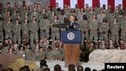 Presiden AS Barack Obama berbicara di depan pasukan AS di pangkalan Bagram, dalam lawatan mendadak di Afghanistan, Minggu (25/5).