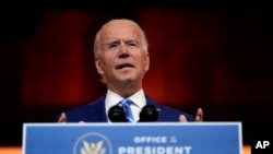 Presiden terpilih Joe Biden berbicara di Queen theater, Wilmington, Delaware hari Rabu (25/11). 