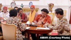 AMAN dan beberapa LSM pemerhati lingkungan hidup bertemu Presiden Joko Widodo, memberi masukan tentang NAWACITA, Oktober 2015