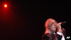  Demis Roussos, cantor grego 1946-2015