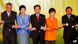 Các nhà lãnh đạo của Hiệp hội các nước Đông Nam Á chụp hình lưu niệm tại Bandar Seri Begawan, Brunei, ngày 9/10/2013. 
