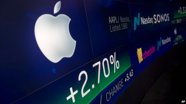 2018年8月2日纽约纳斯达克市场网站上显示苹果股票。