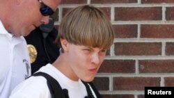 Dylann Roof, thủ phạm vụ tấn công vào nhà nhờ người da đen hôm 19/6/2015, đang đối mặt với bản án tử hình.