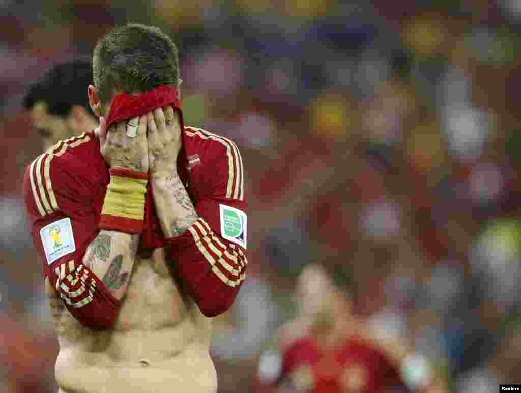Spain&#39;s Diego Costa reacts during their 2014 World Cup Group B soccer match against Chile at the Maracana stadium, in Rio de Janeiro, June 18, 2014.