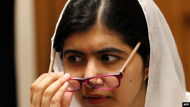 ملالہ اپنی یو نیورسٹی میں ۔ ای ایف پی فوٹو