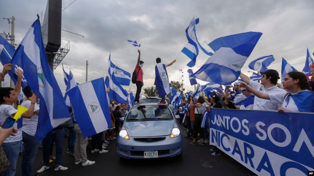 Personas protestan contra el gobierno del presidente de Nicaragua, Daniel Ortega, en Managua. Mayo 15 de 2018.