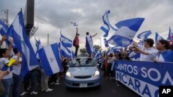 Des manifestants protestent contre le gouvernement du président Daniel Ortega au manoir Jean Paul Genie, à Managua, au Nicaragua, le 15 mai 2018.