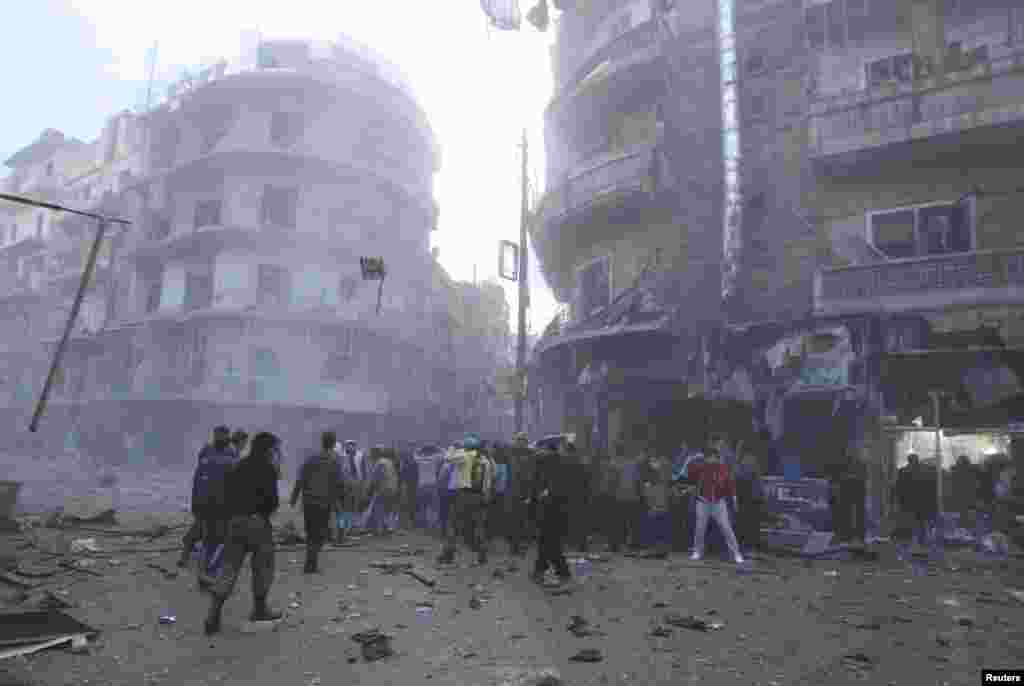 Civilians and Free Syrian Army fighters gather at a site hit by a missile in Aleppo&#39;s al-Mashhad district, Syria, January 7, 2013.