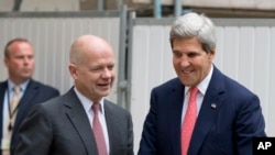 İngiltere Dışişleri Bakanı William Hague ve Amerika Dışişleri Bakanı John Kerry