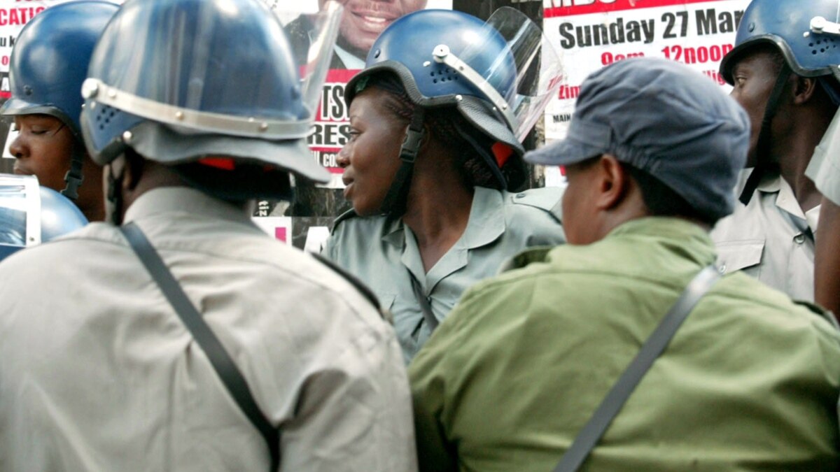 Police Arrest 2 Zimbabwe Independent Journalists