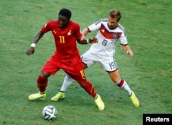 Ghana's Sulley Muntari is challenged for the ball by Germany's Mario Goetze (R) during their 2014 World Cup Group G soccer match at the Castelao arena in Fortaleza, June 21, 2014.
