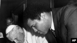 Muhammad Ali naPope John paul II