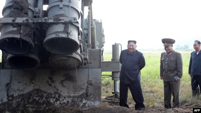 Lãnh đạo Triều Tiên Kim Jong Un có mặt tại một địa điểm thử nghiệm phi đạn "siêu đại" vào tháng 9/2019.