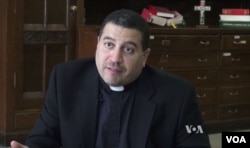 Father Ambiorix Rodriguez of St. Elizabeth's church in Manhattan, NY, Sept. 17, 2015. (Photo: D. Schrier / VOA)