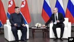 블라디미르 푸틴 러시아 대통령과 김정은 북한 국무위원장이 25일 블라디보스토크에서 회담했다.