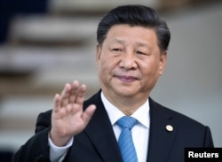 2019年11月14日，中國國家主席習近平在巴西的巴西利亞參加金磚國家峰會前向媒體致意。