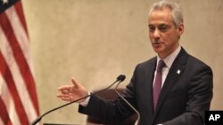 Walikota Chicago Rahm Emanuel meminta maaf atas penembakan brutal polisi hari Rabu (9/12).