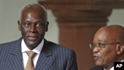 Presidente de Angola, José Eduardo dos Santos, e Presidente da África do Sul, Jacob Zuma, numa cimeira da SADC