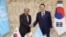 Tổng Thư ký LHQ Antonio Guterres (trái) gặp Tổng thống Hàn Quốc Yoon Suk-yeol ở Seoul.