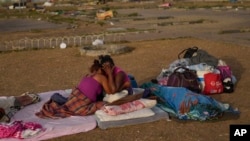 Migrantes venezolanos reunidos en el estado de Roraima, Brasil, el 7 de abril de 2023.