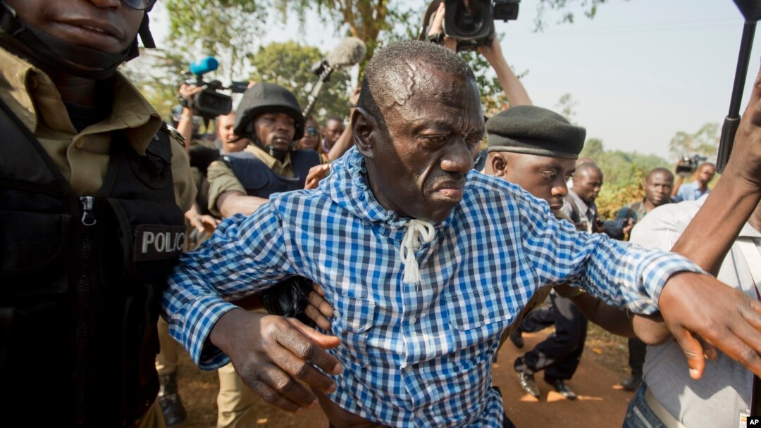 Umunyapolitiki Kizza Besigye mu maboko ya Polisi
