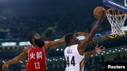 James Harden, à gauche, Pékin, Chine, le 10 décembre 2016