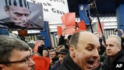Supporters and opponents of former Polish Prime Minister and now European Council President Donald Tusk gather at the Central Railway Station in Warsaw, Poland, Wednesday, April 19, 2017.