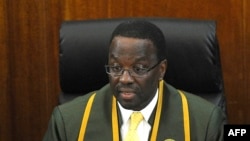 Kenya's Chief Justice Willy Mutunga delivers at the country's Supreme court in Nairobi, Mar. 30, 2012. 