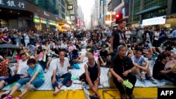 Puluhan ribu demonstran tetap bertahan di Hong Kong hari Selasa (30/9).