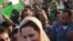 Aisha Gadhafi, la hija del ex líder libio, dio a luz en Argelia un día después de atravesar la frontera estando embaraza de 9 meses.