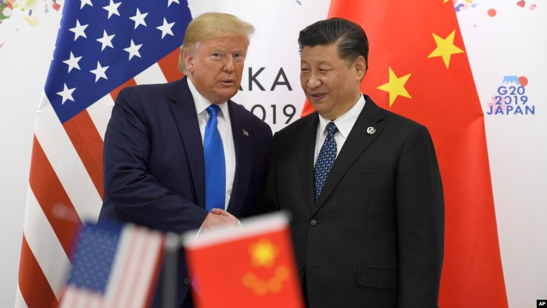 FILE - Presiden Donald Trump bersama Presiden China Xi Jinping dalam pertemuan di sela-sela KTT G20 di Osaka, Jepang, 29 Juni 2019.