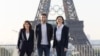 Dari kiri: Wali kota Paris Anne Hidalgo, Presiden Komite Penyelenggara Olimpiade 2024 Tony Estanguet dan Menteri Olahraga Prancis Amelie Oudea-Castera berpose di depan Menara Eiffel (foto: dok). 