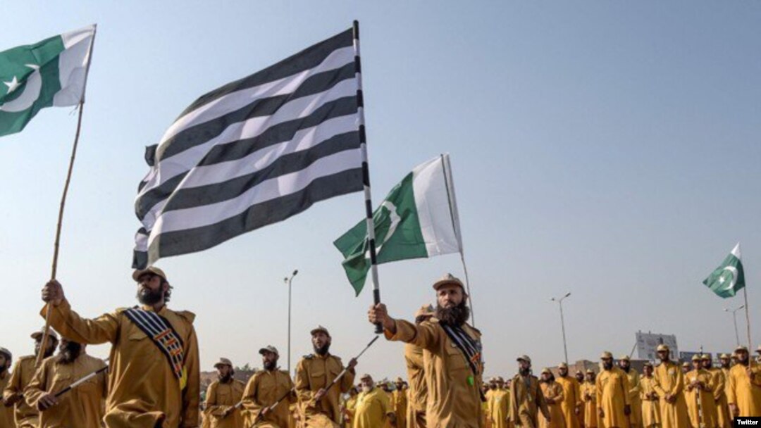 جے یو آئی (ف) کے کارکن کئی روز سے آزادی مارچ کی تیاریوں میں مصروف ہیں — فائل فوٹو