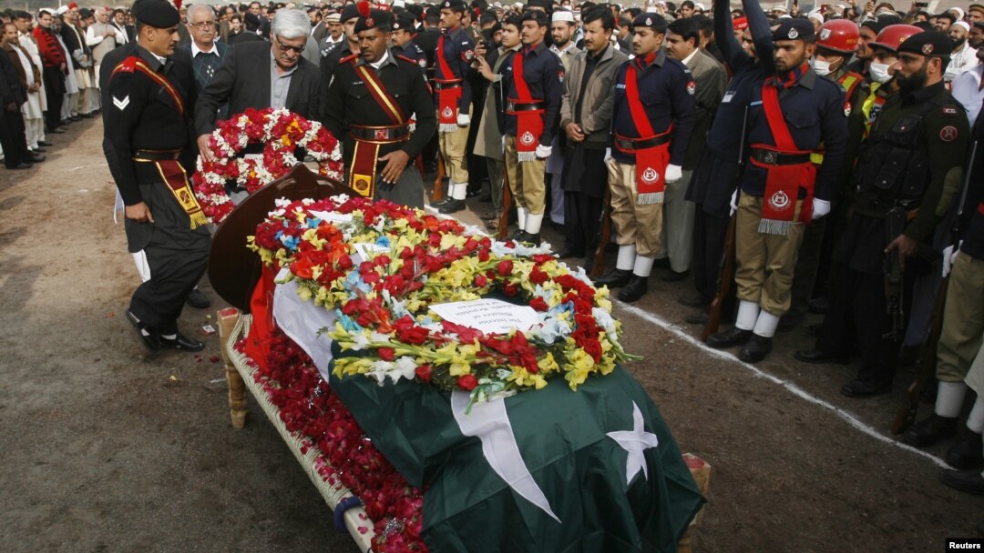 عثمان بلور وايي پلار يي سیمه کې د امن، مینې، محبت او تعلیم بیرغ پورته کړی وو او هغه او د هغه رور به دغه بیرغ پورته ساتي