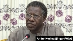 Mahamat Nour Ahmat Ibedou, secrétaires général de la CTDDH suspendu par une ordonnance judicaire, au Tchad, le 23 août 2020. (VOA/André Kodmadjingar)