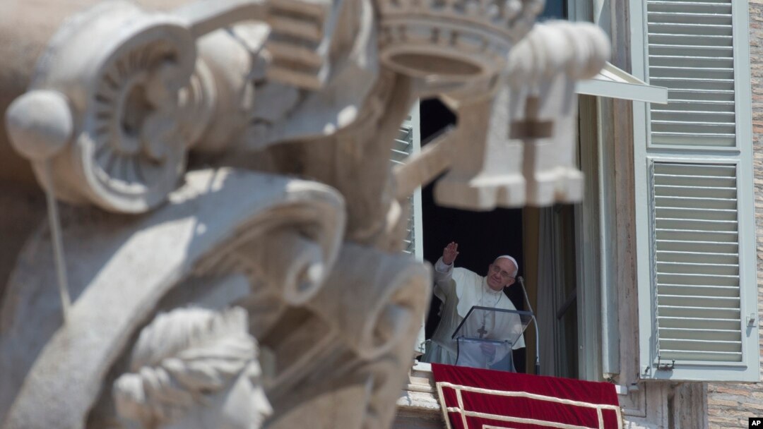 Durante el Angelus de este domingo 21 de julio en la plaza de San Pedro, el Papa se refirió sobre todo a su visita a Brasil y dejó su bendición a la multitud.