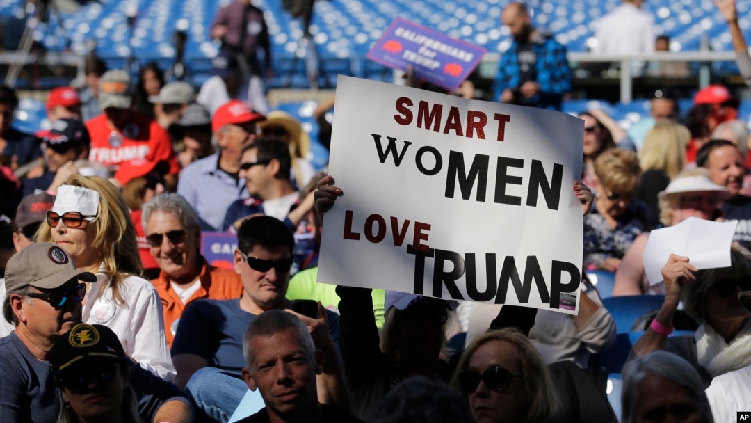 Para pendukung kandidat Capres AS dari Partai Republik, Donald Trump, dalam kampanye di Costa Mesa, California (28/4).