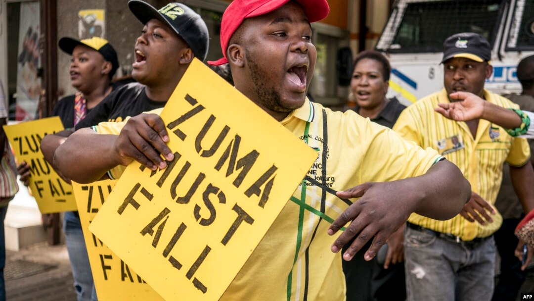 Para pendukung partai ANC melakukan demonstrasi di Johannesburg, menuntut agar Jacob Zuma mundur dari jabatan Presiden (5/2). 