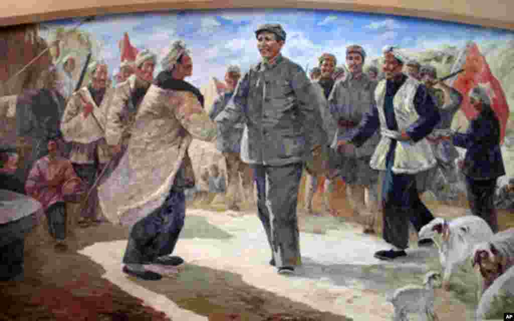 陈列室内的油画，表现了毛泽东的中央红军跟陕北红军会师的场面。