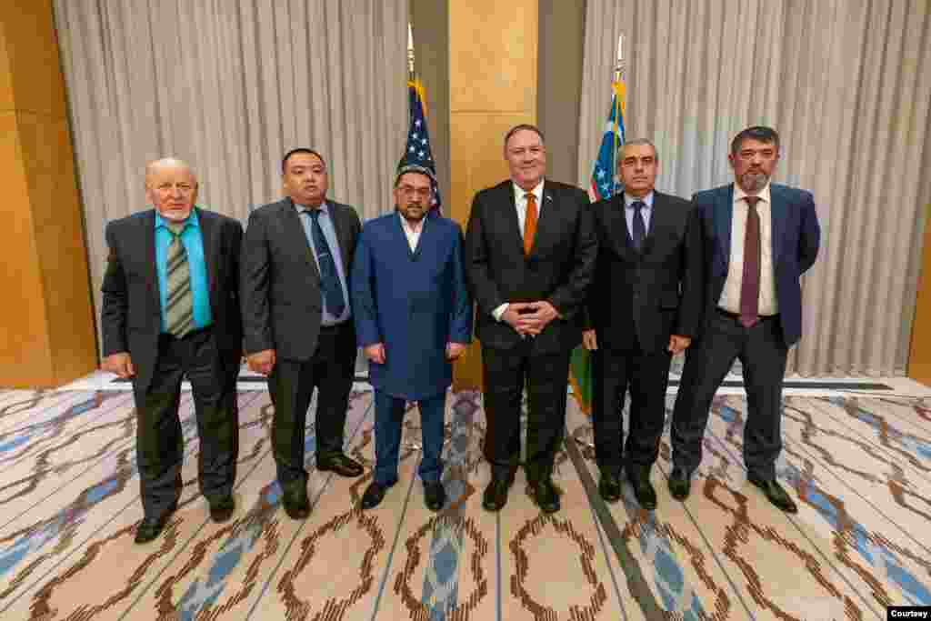 2-fevral kuni kechqurun Toshkentga yetib kelishi bilanoq AQSh Davlat kotibi Mayk Pompeo va u boshliq delagatsiya O&#39;zbekistonning diniy yetakchi va faollari bilan uchrashgan. E&#39;tiqod erkinligi targ&#39;iboti - Amerikani Amerika qilgan qadriyatlardan, deydi Pompeo.