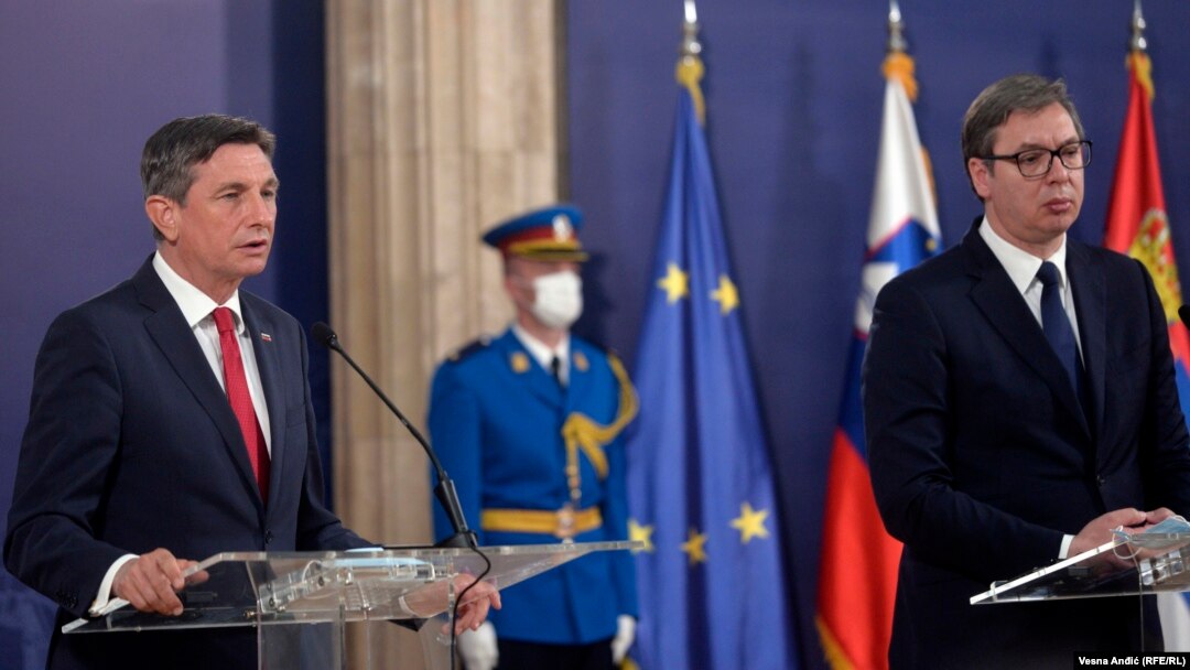 Slovenian President Borut Pahor with Serbian President Aleksandar Vucic at a meeting in Belgrade 