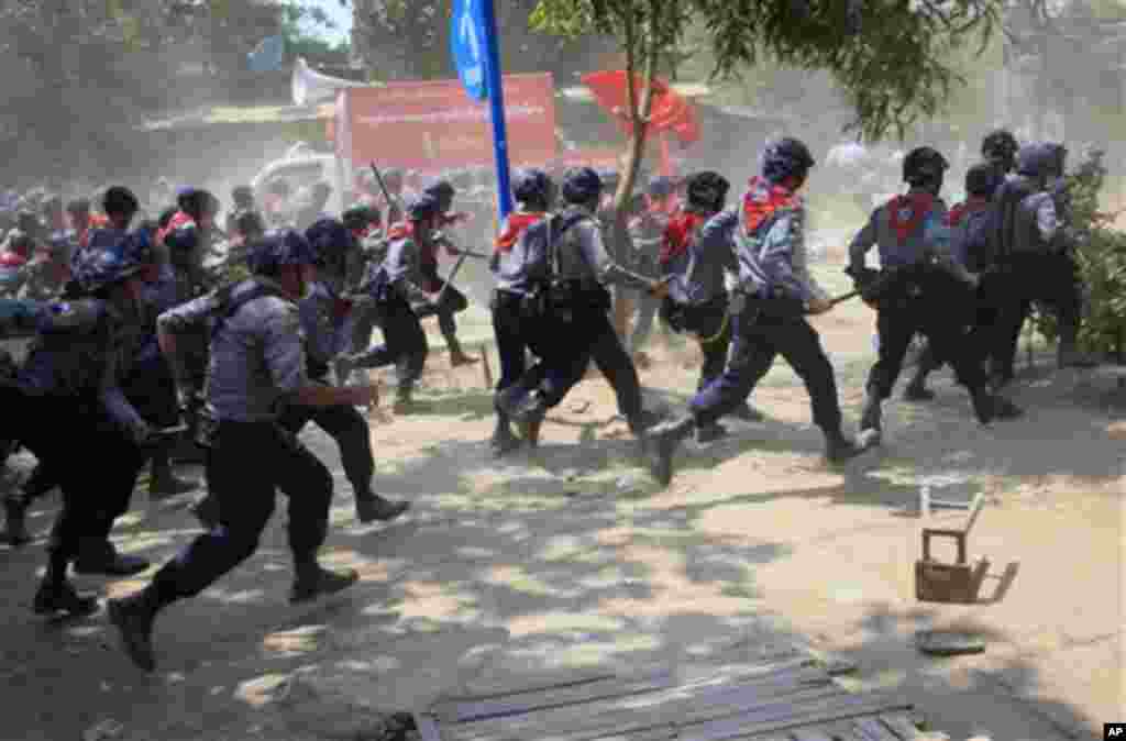 Myanmar police armed with batons rush towards protesters in Letpadan, Myanmar, March 10, 2015.