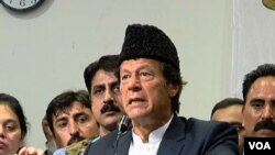 Imran Khan, bintang kriket yang beralih menjadi politisi dan memimpin partai Pakistan Tehreek-i-Insaf (PTI), terpilih sebagai Perdana Menteri Pakistan, Jumat (17/8).